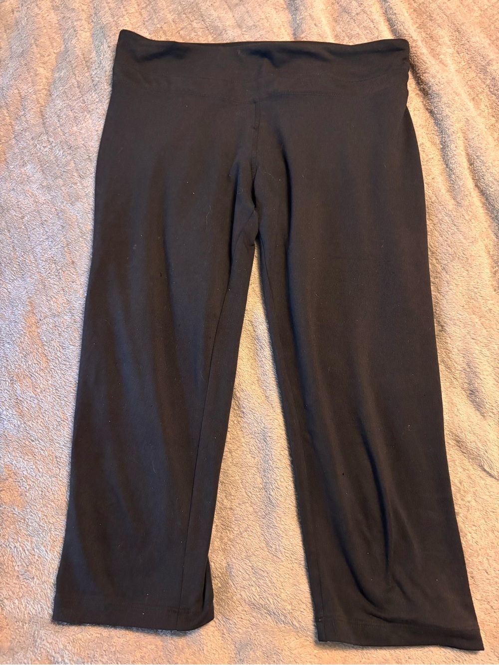 Marika Black Capri-Length Yoga Leggings